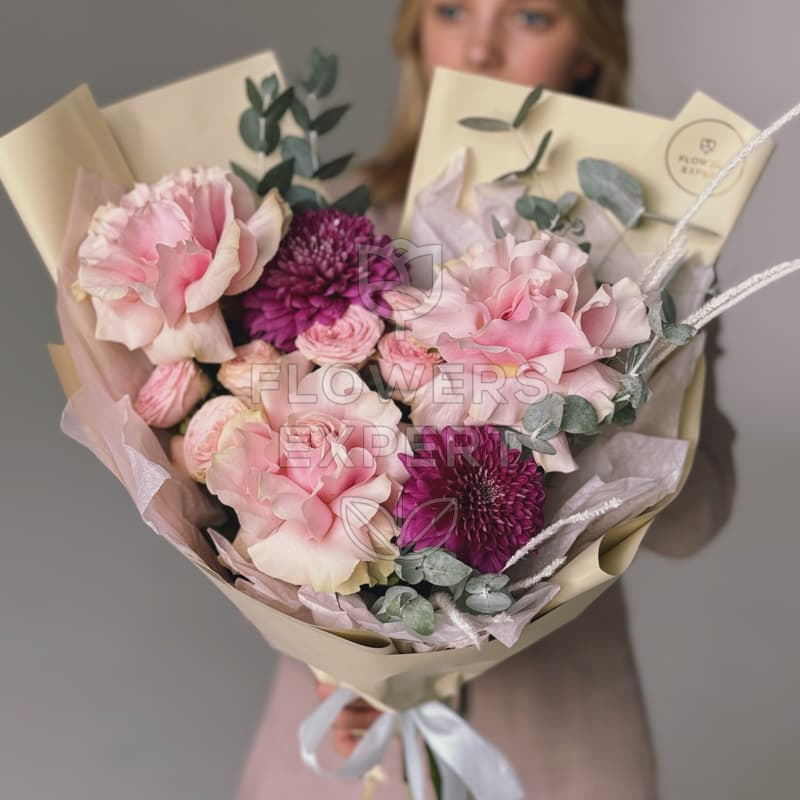 Букет c французскими розами и хризантемами "CRIMSON"