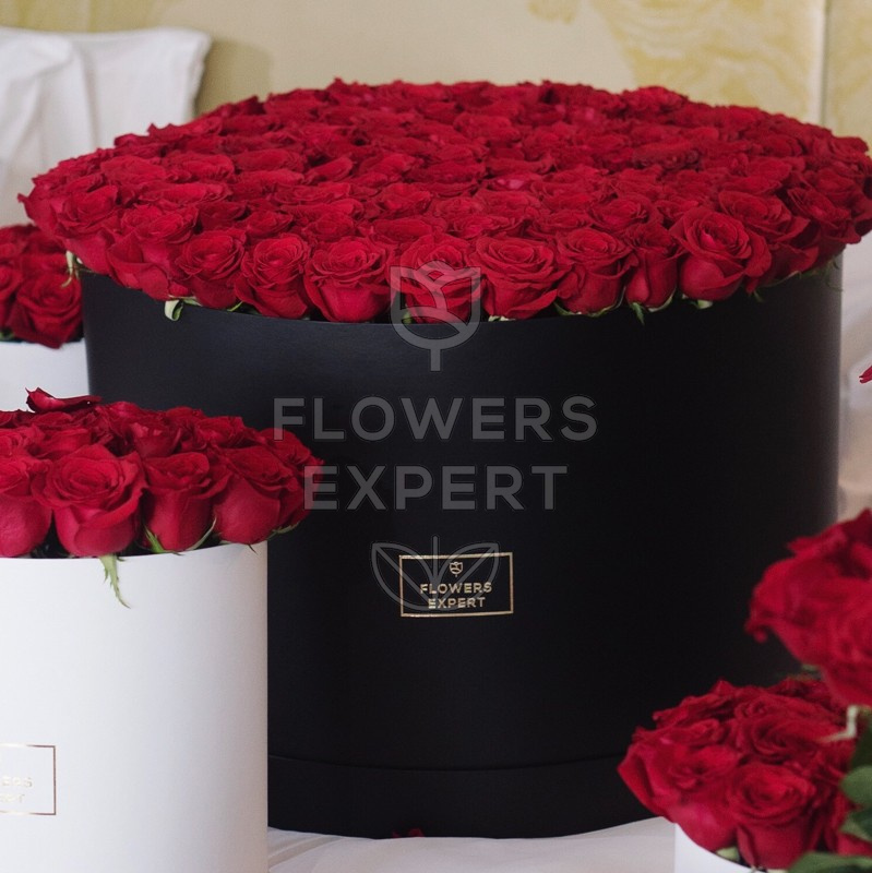 Шляпная коробка из 101 розы "UNFORGETTABLE"