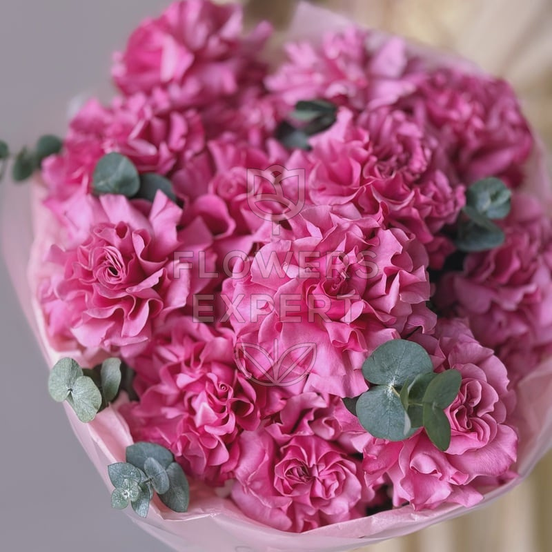 Букет из 15 пионовидных роз с эвкалиптом "COUNTRY BLUES"