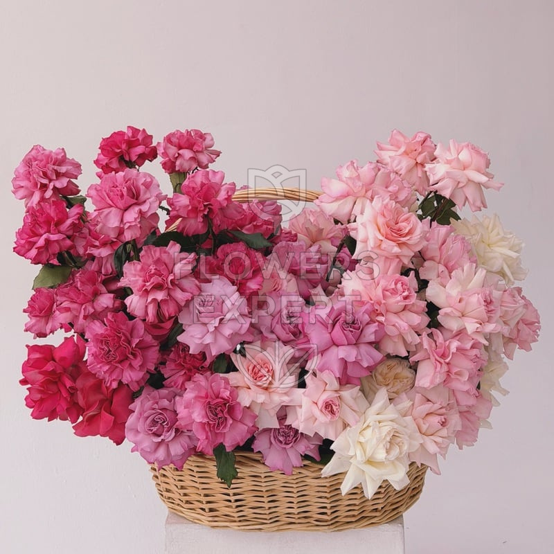 Корзина из 101 французской розы "AMOUR OMBRÉ"