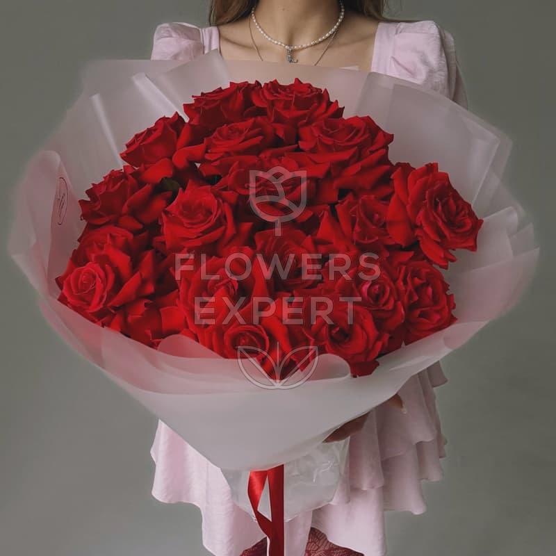 Букет из 25 алых французских роз "NINA"
