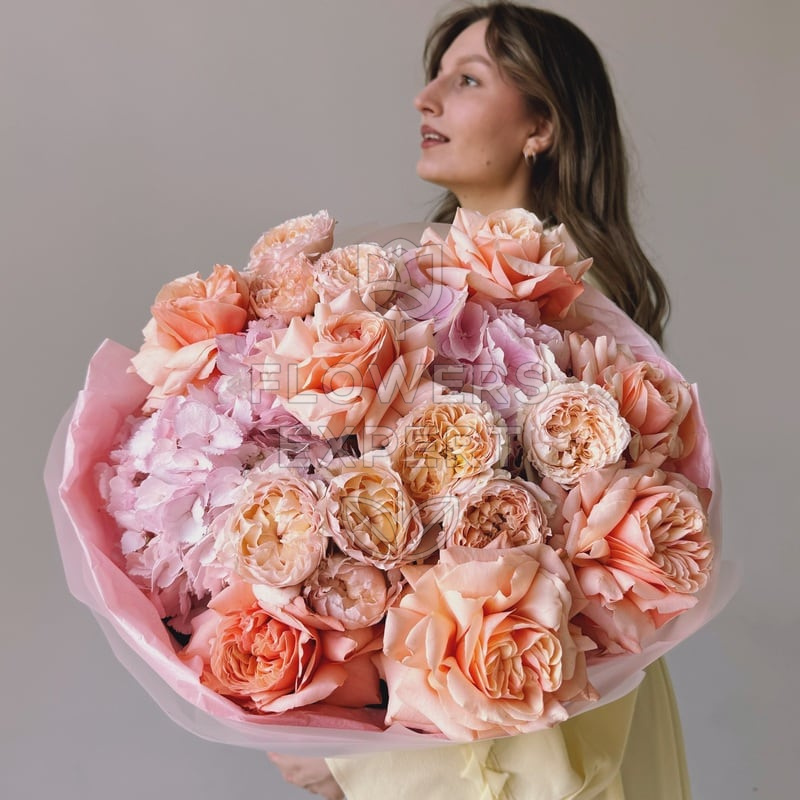 Букет из пионовидных роз и гортензий "SOME DAY"