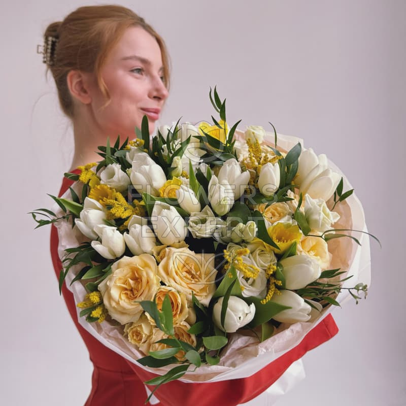 Букет с тюльпанами и нарциссами "SPRING VIBE"