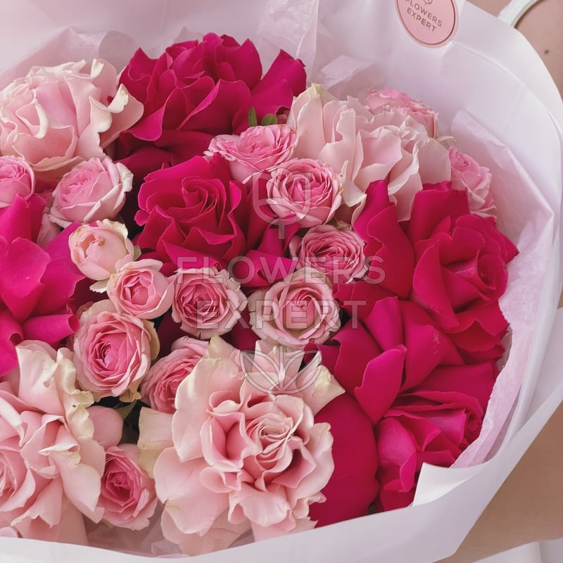 Букет из французских и кустовых роз  "PINK AURA"