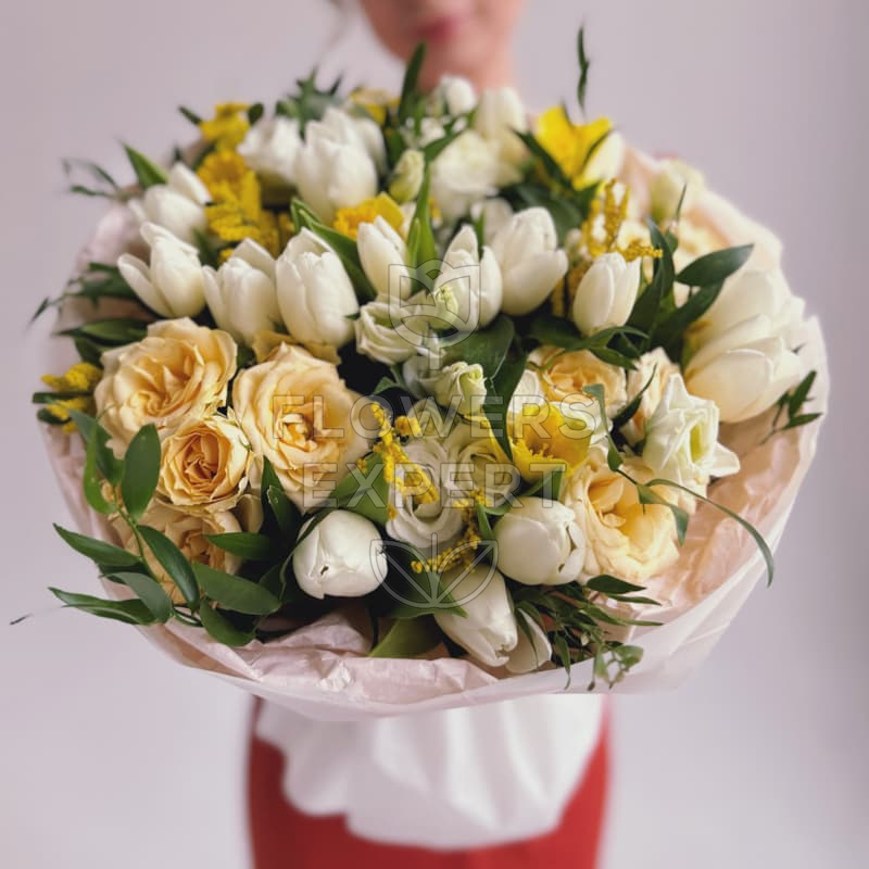 Букет с тюльпанами и нарциссами "SPRING VIBE"