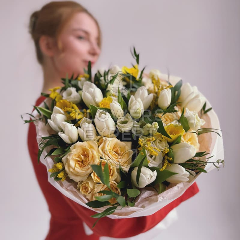 Букет с тюльпанами и нарциссами "SPRING VIBE"
