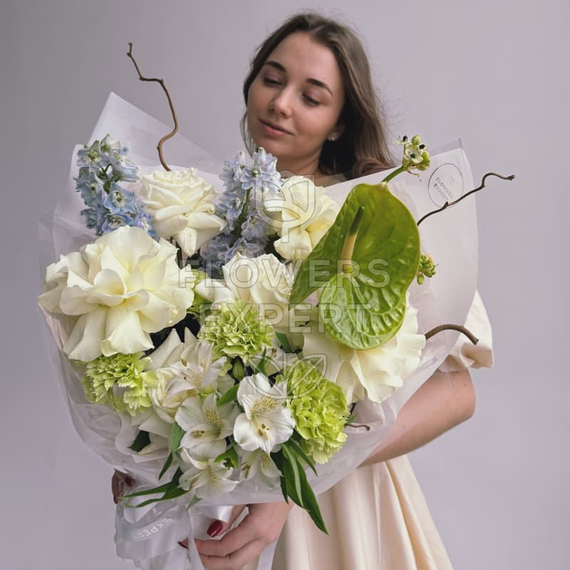 Садовый букет с антуриумом и дельфиниумом "GARDEN #25"