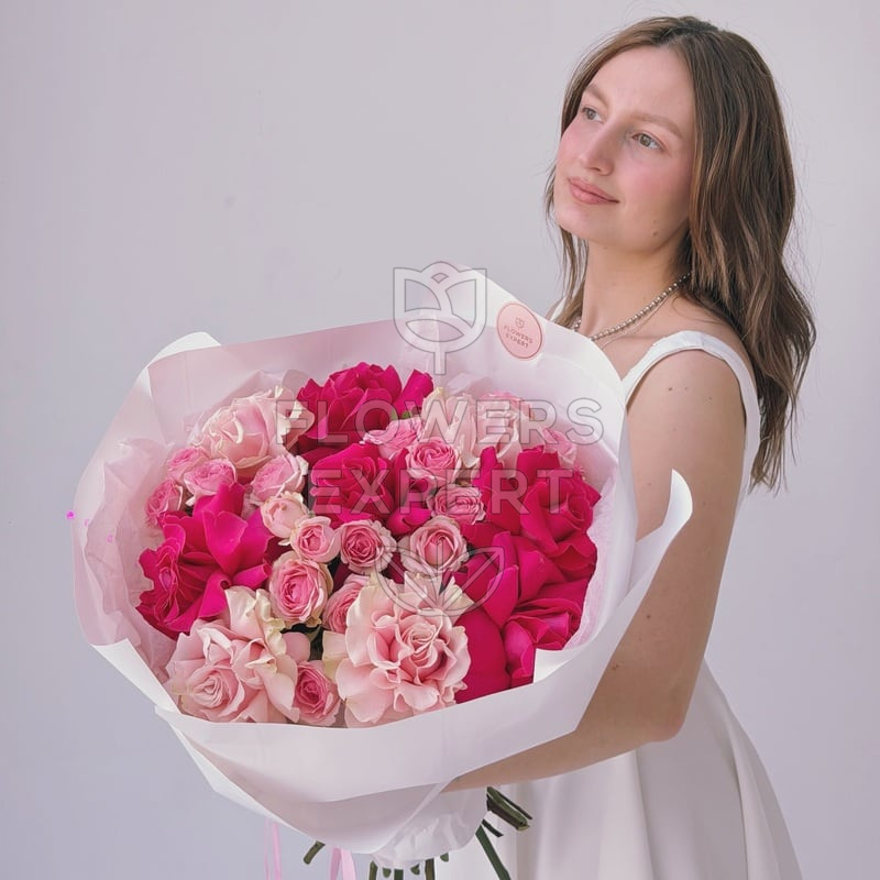Букет из французских и кустовых роз  "PINK AURA"