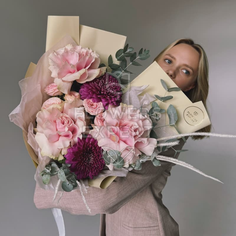 Букет c французскими розами и хризантемами "CRIMSON"