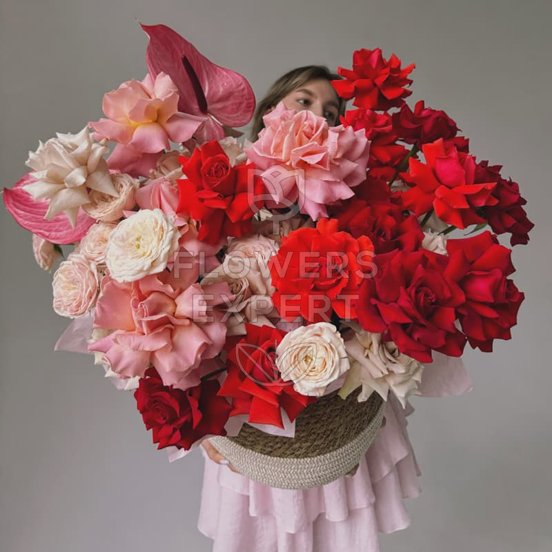 Композиция в кашпо c французскими розами "CUPID"