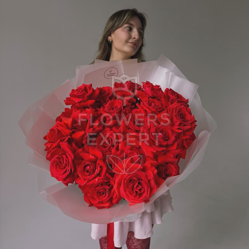 Букет из 25 алых французских роз "NINA"
