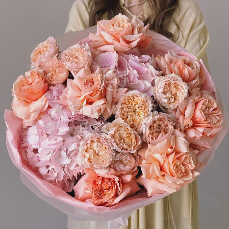 Букет из пионовидных роз и гортензий "SOME DAY"