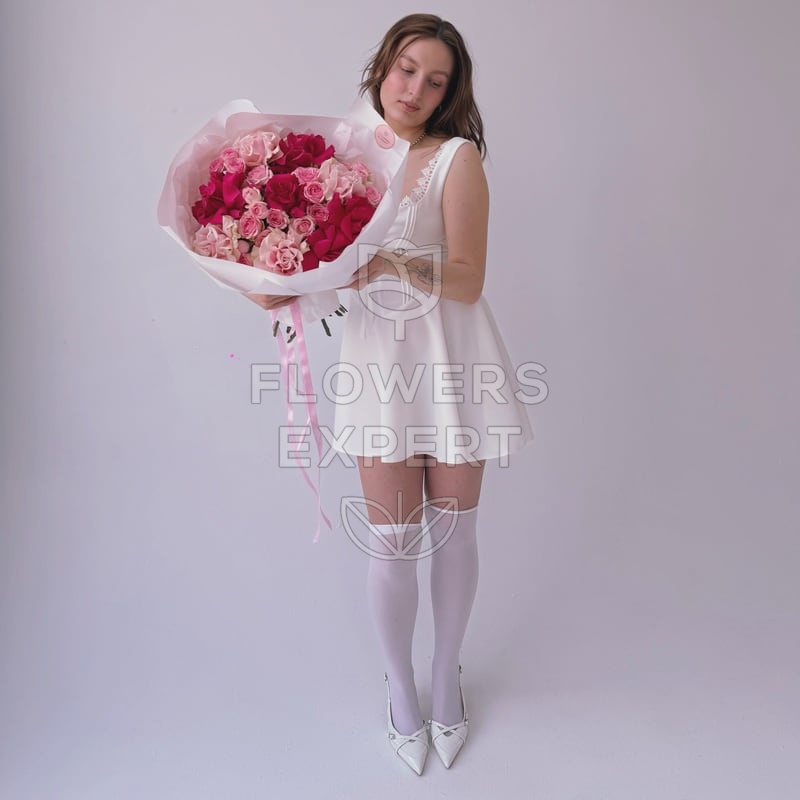 Букет из французских и кустовых роз  "PINK AURA"