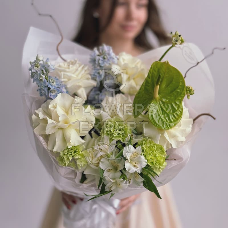 Садовый букет с антуриумом и дельфиниумом "GARDEN #25"