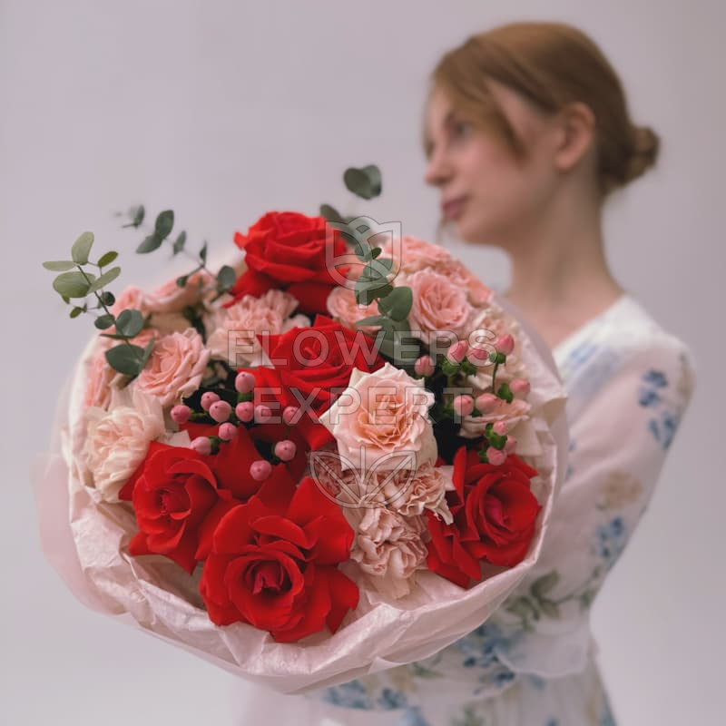 Букет с французскими розами "RED PARIS"