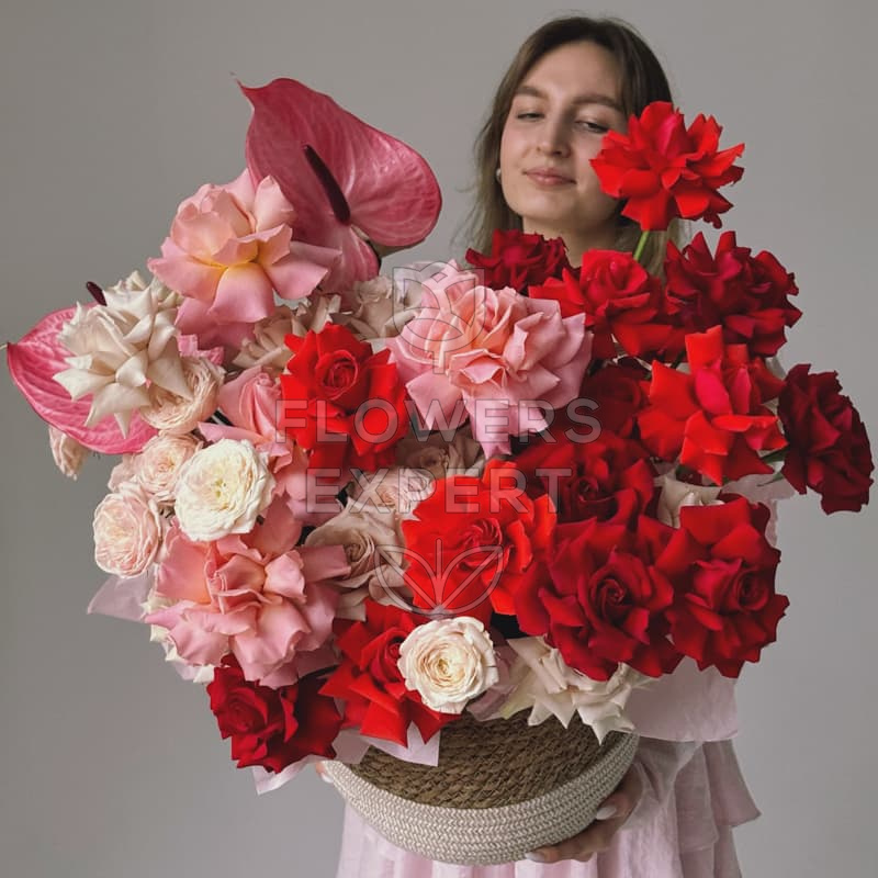 Композиция в кашпо c французскими розами "CUPID"