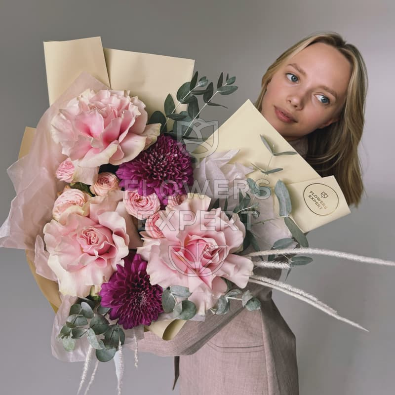 Букет c французскими розами и хризантемами "CRIMSON"