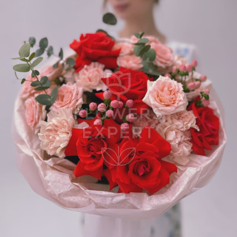 Букет с французскими розами "RED PARIS"
