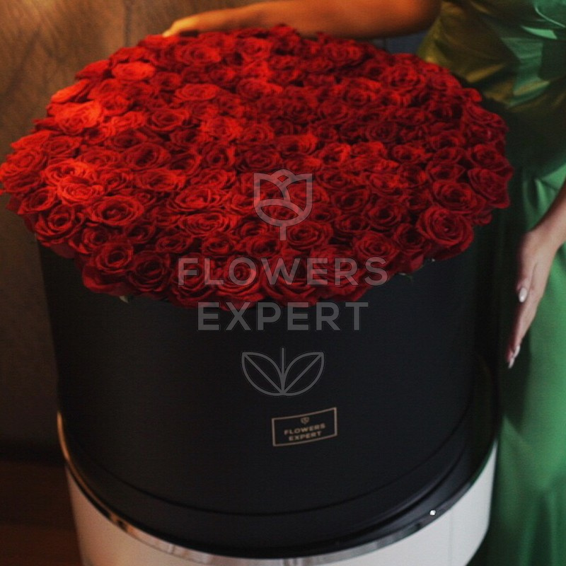 Шляпная коробка из 101 розы "UNFORGETTABLE"