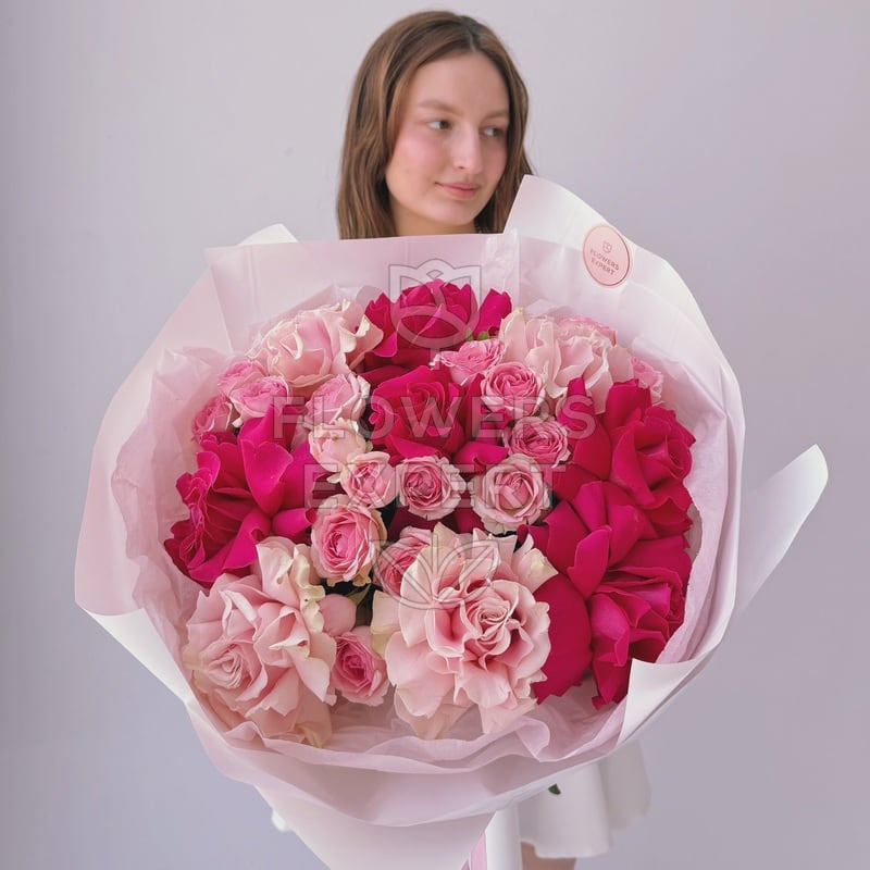 Букет из французских и кустовых роз  "PINK AURA"