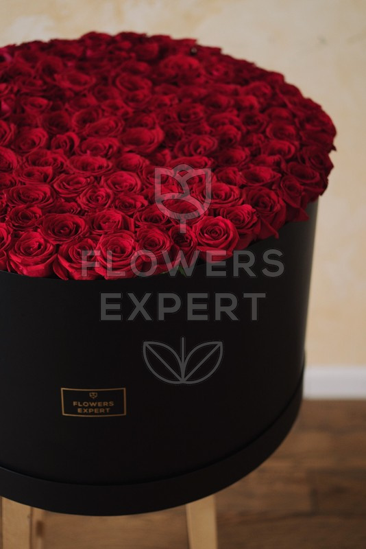 Шляпная коробка из 101 розы "UNFORGETTABLE"