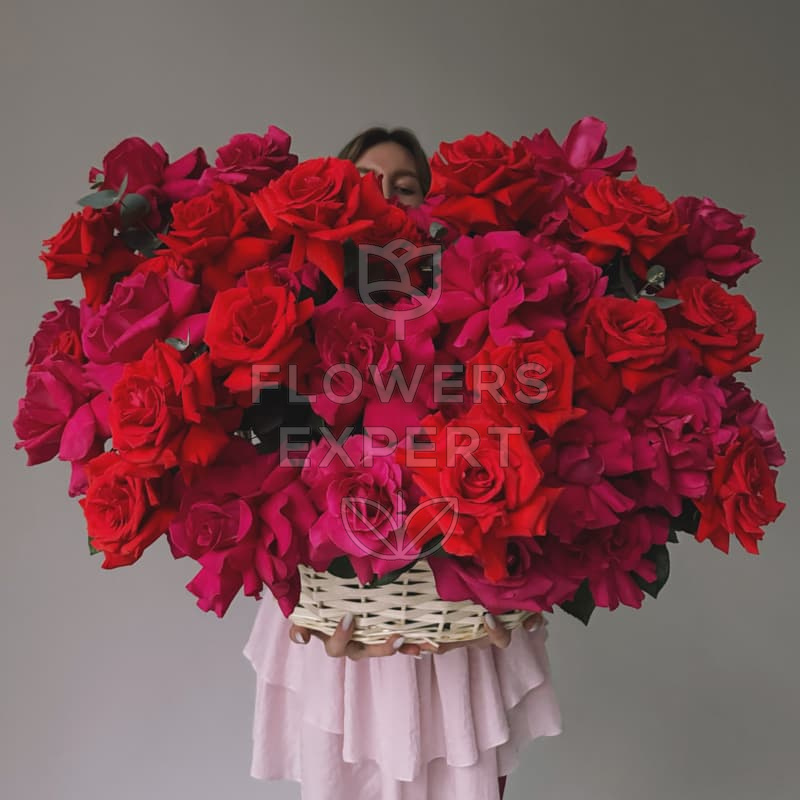 Корзина из 51 французской розы "NINA & PINK FLOYD"