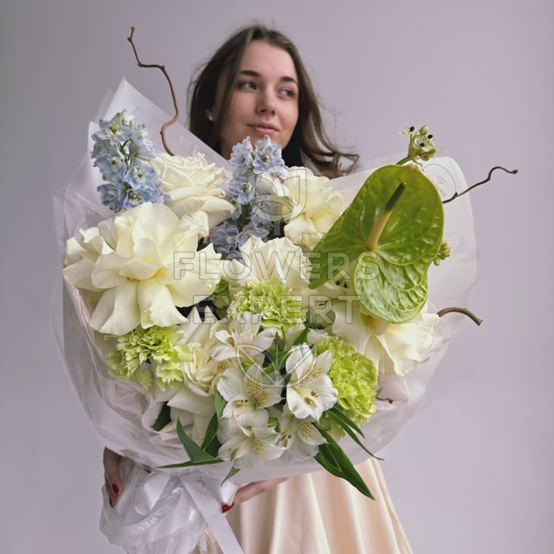 Садовый букет с антуриумом и дельфиниумом "GARDEN #25"