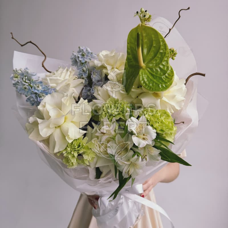 Садовый букет с антуриумом и дельфиниумом "GARDEN #25"