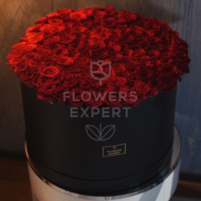 Шляпная коробка из 101 розы "UNFORGETTABLE"