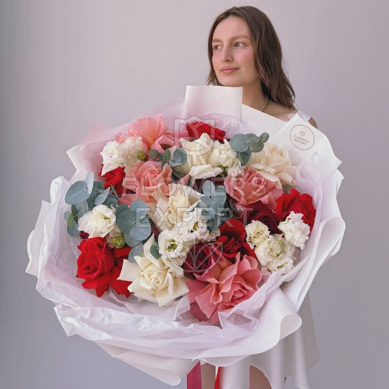 Букет из 17 французских роз с эустомой "FRENCH KISS"