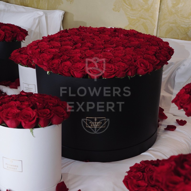 Шляпная коробка из 101 розы "UNFORGETTABLE"