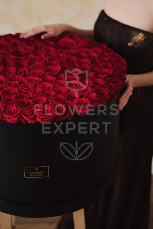 Шляпная коробка из 101 розы "UNFORGETTABLE"