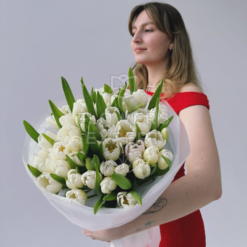 Букет из 51 белого тюльпана "WHITE PRINCE"