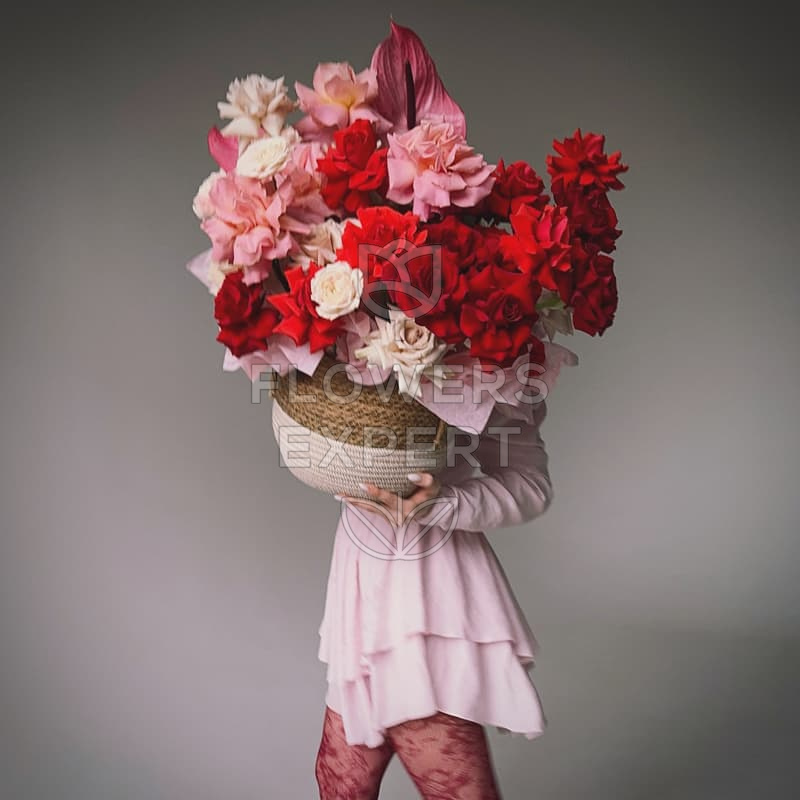 Композиция в кашпо c французскими розами "CUPID"