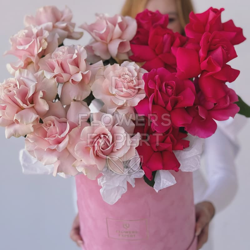 Бархатная коробка из 15 французских роз "CHA CHA"