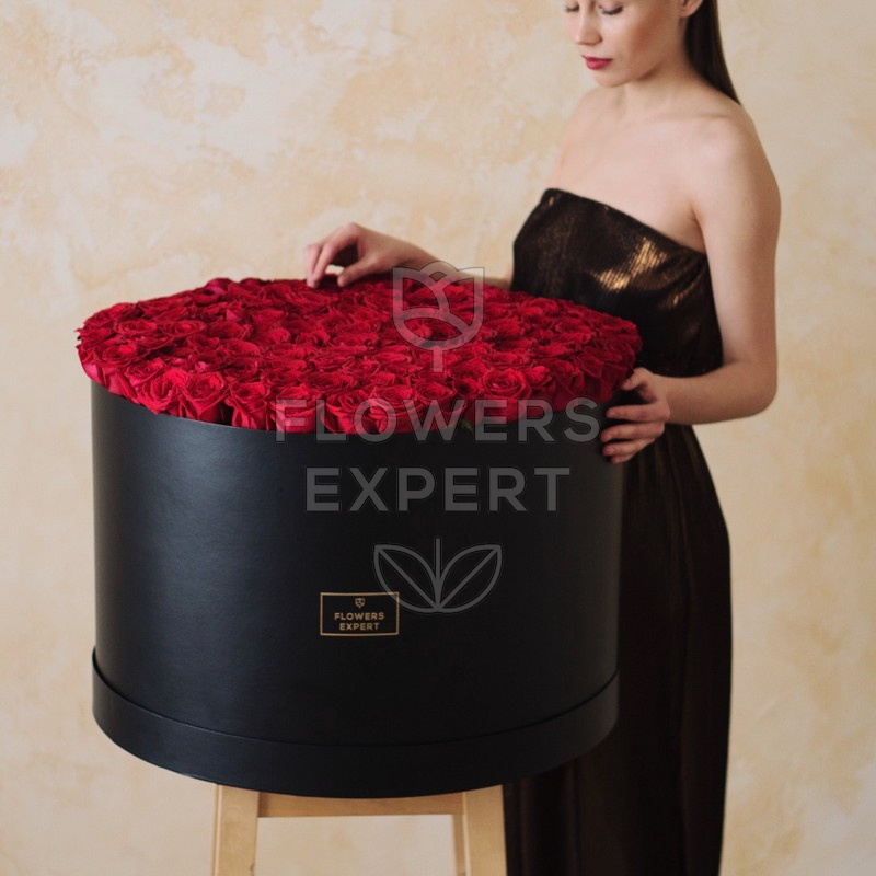 Шляпная коробка из 101 розы "UNFORGETTABLE"