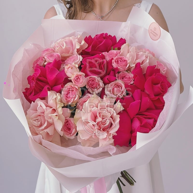 Букет из французских и кустовых роз  "PINK AURA"