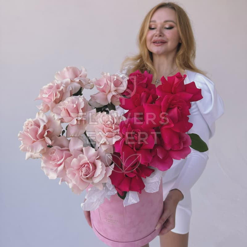 Бархатная коробка из 15 французских роз "CHA CHA"