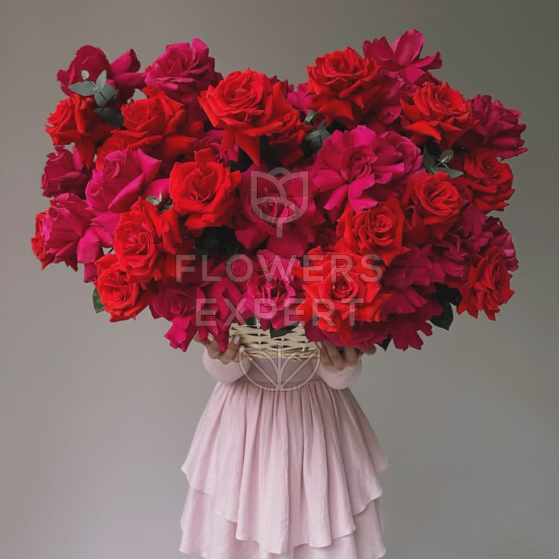 Корзина из 51 французской розы "NINA & PINK FLOYD"