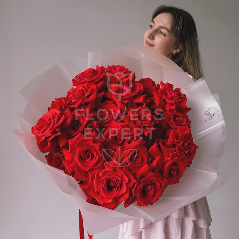 Букет из 25 алых французских роз "NINA"