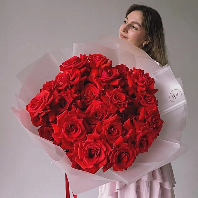 Букет из 25 алых французских роз "NINA"