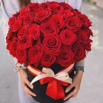 35 роз в шляпной коробке