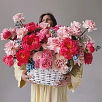 Корзины с пионами