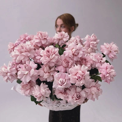 Корзина из 51 французской розы "ELLE"