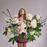 Ирисы в шляпной коробке