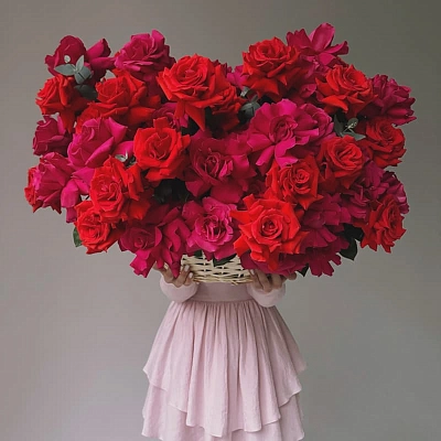 Корзина из 51 французской розы "NINA & PINK FLOYD"