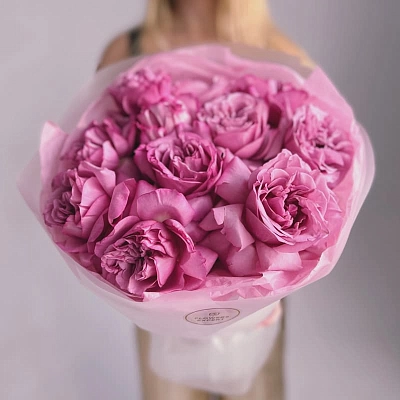 Букет из 11 пионовидных роз "QUEENS CROWN"