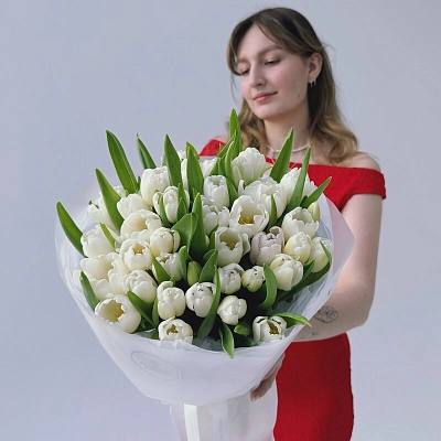 Букет из 51 белого тюльпана "WHITE PRINCE"