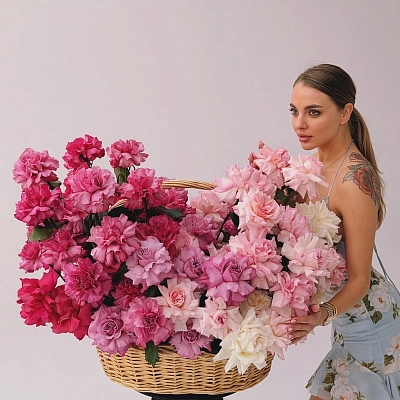 Корзина из 101 французской розы "AMOUR OMBRÉ"