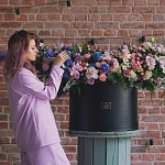 Хризантемы в шляпной коробке